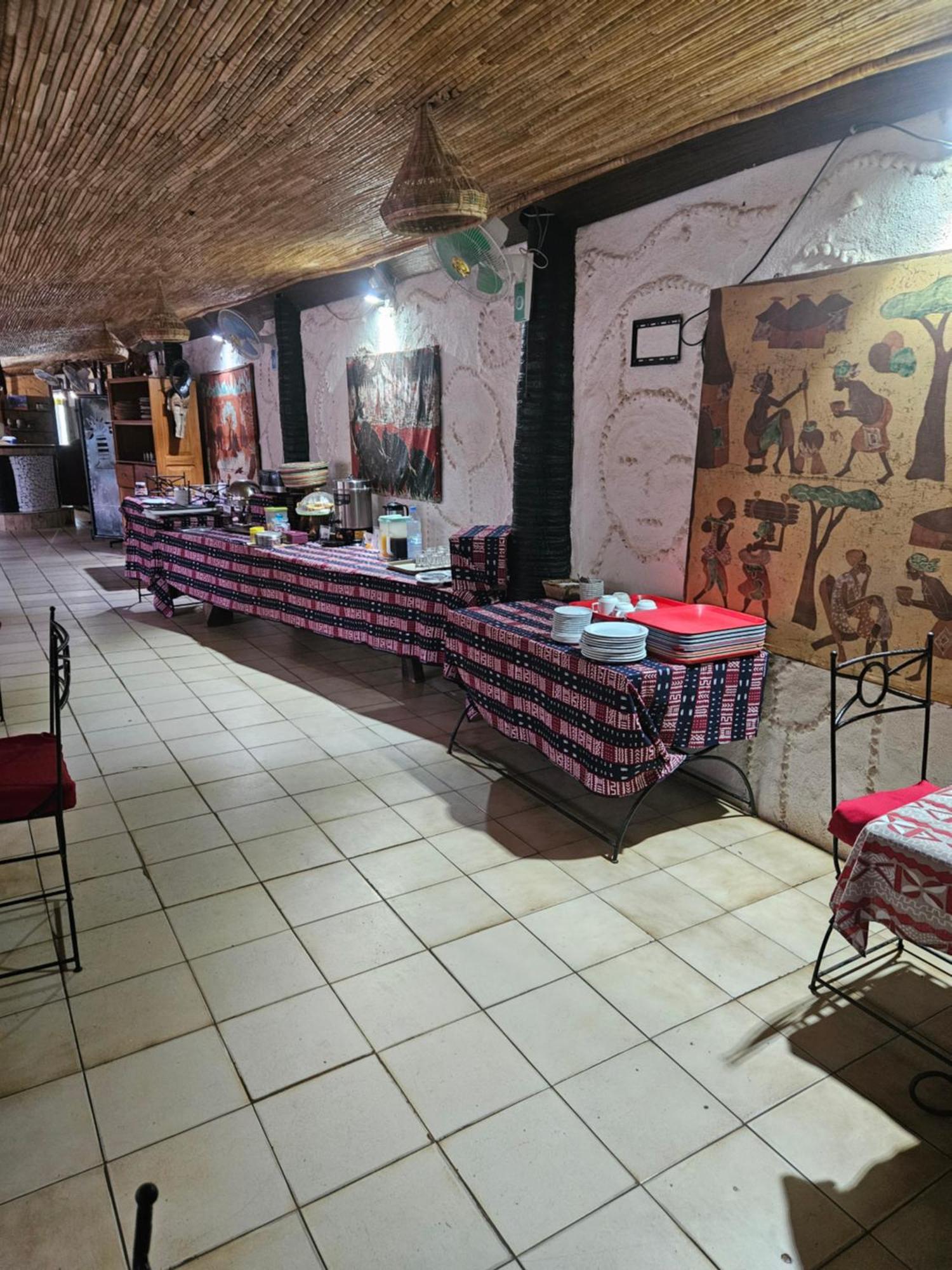 Hotel Club Safari 엠보우 외부 사진