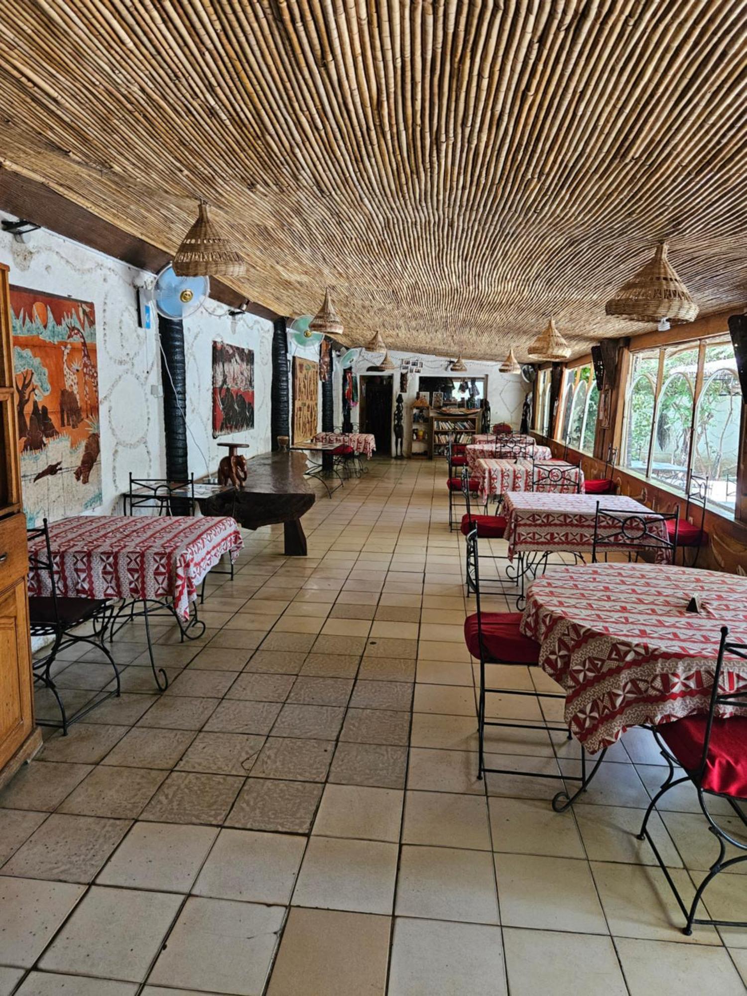 Hotel Club Safari 엠보우 외부 사진
