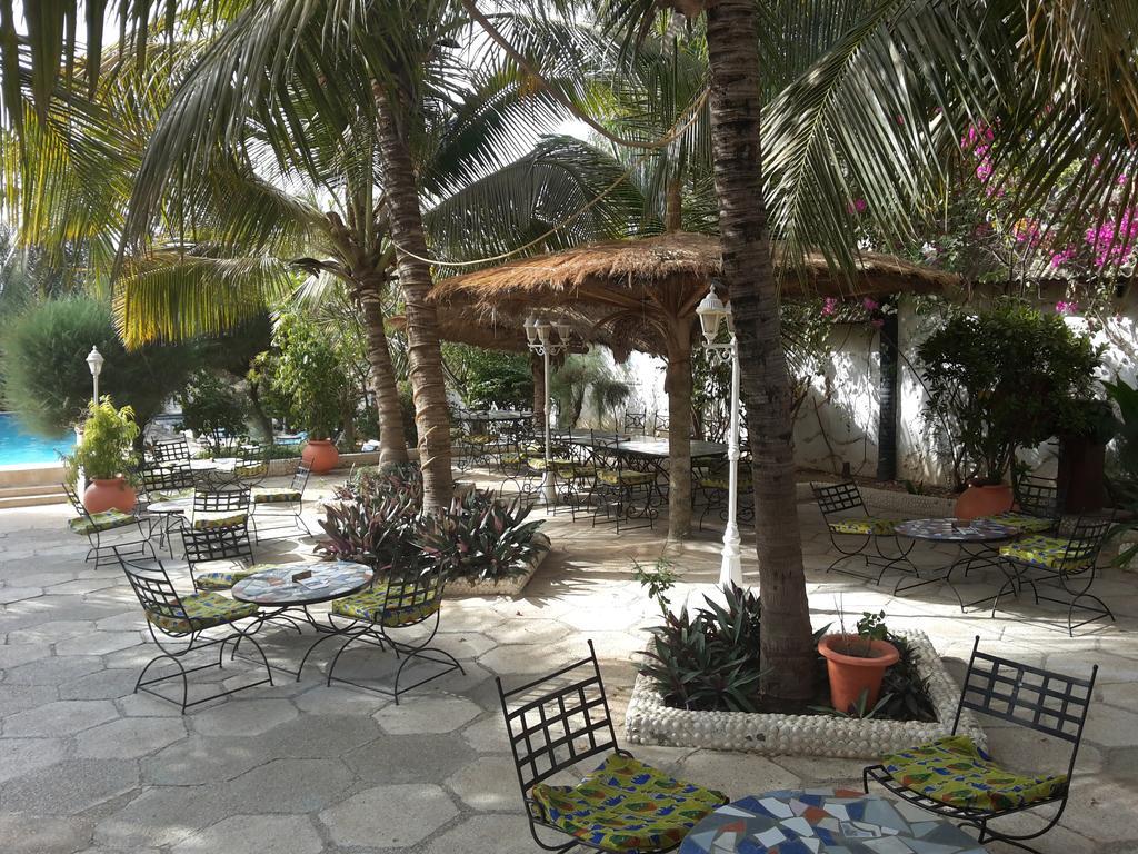 Hotel Club Safari 엠보우 외부 사진